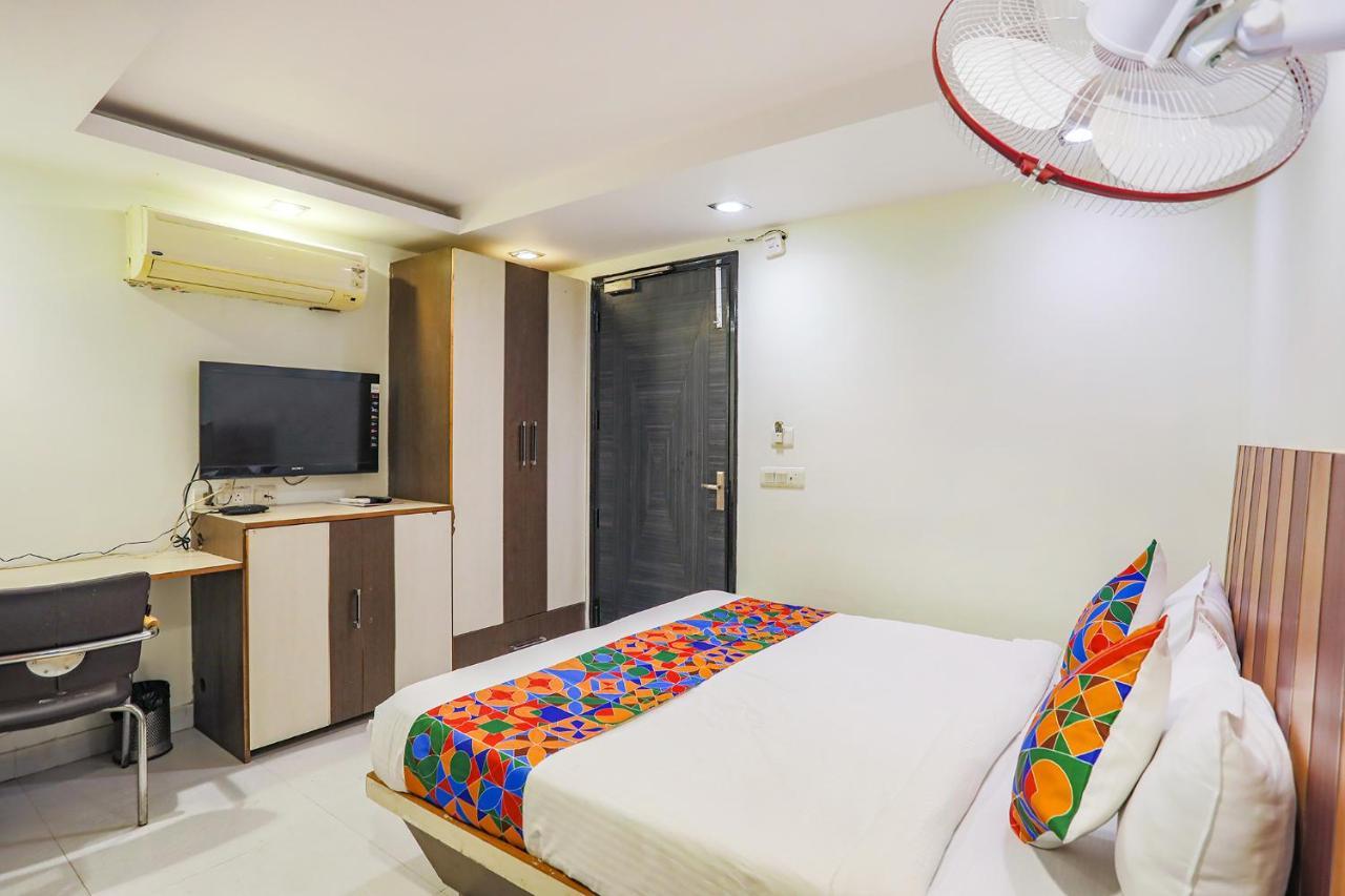 Fabhotel Trio Continental Patel Nagar New Delhi Exterior photo